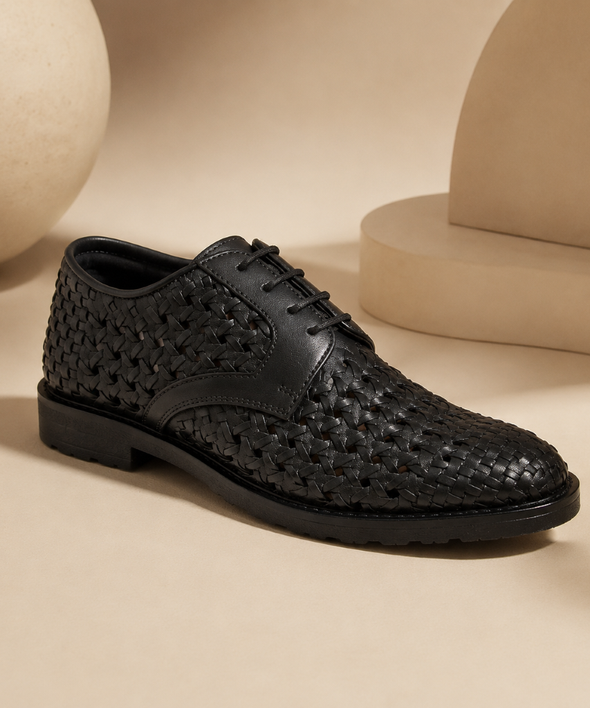 PUNTO: Handwoven Leather Derby Black Shoes